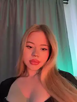 Snapshot of curchez_ chatting on 02/06/25, 08:23 curchez online show from 02/06/25, 08:23