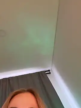 Snapshot of curchez_ chatting on 02/17/25, 08:26 curchez online show from 02/17/25, 08:26