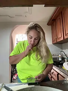 Eva MilfF online show from 01/01/25, 05:44