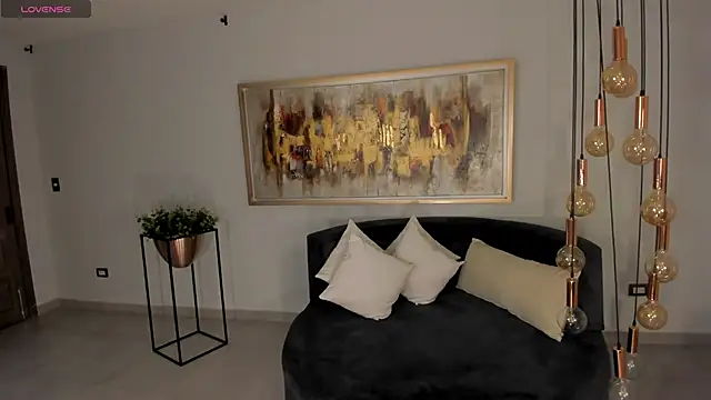 AbellaCroft online show from 11/17/25, 01:06