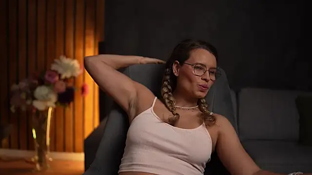 Snapshot of BrandyWhite chatting on 10/23/25, 04:34 BrandyWhite online show from 10/23/25, 04:34