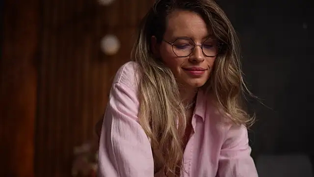 Snapshot of BrandyWhite chatting on 11/03/25, 04:47 BrandyWhite online show from 11/03/25, 04:47