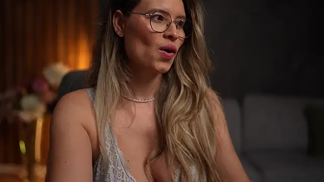 Snapshot of BrandyWhite chatting on 11/18/25, 05:23 BrandyWhite online show from 11/18/25, 05:23