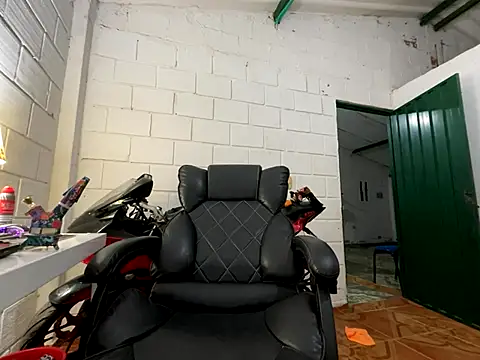 Max TheHorseDick online show from 11/18/25, 10:47