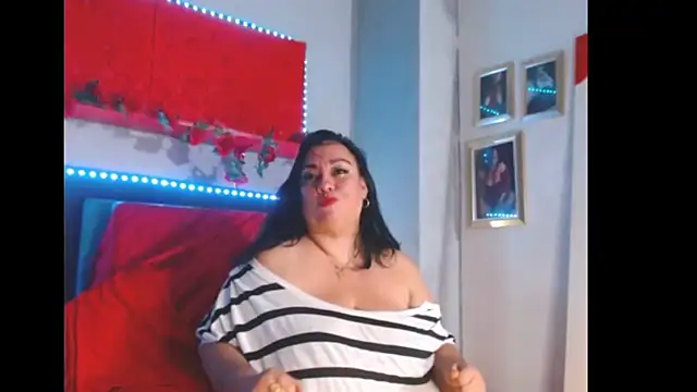 Snapshot of -helen chatting on 12/18/24, 01:15 -helen online show from 12/18/24, 01:15