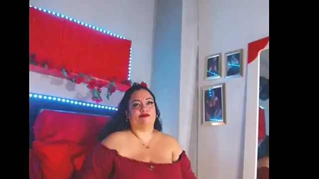 Snapshot of -helen chatting on 12/20/24, 02:41 -helen online show from 12/20/24, 02:41