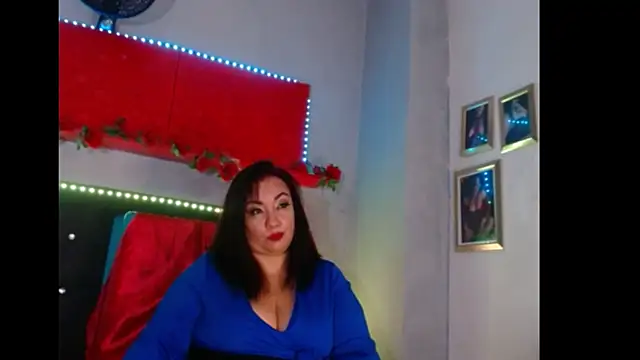 Snapshot of -helen chatting on 01/15/25, 01:02 -helen online show from 01/15/25, 01:02