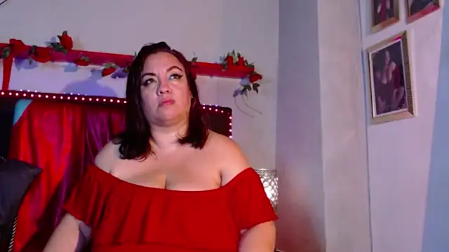 Snapshot of -helen chatting on 02/15/25, 09:16 -helen online show from 02/15/25, 09:16