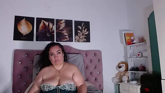 Snapshot of -helen chatting on 10/11/25, 08:07 -helen online show from 10/11/25, 08:07