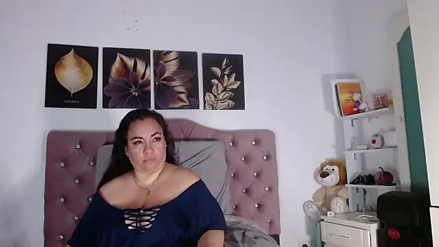 Snapshot of -helen chatting on 10/13/25, 07:52 -helen online show from 10/13/25, 07:52