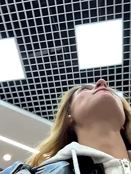 Snapshot of -AngelAri- chatting on 10/08/25, 06:05 -AngelAri- online show from 10/08/25, 06:05