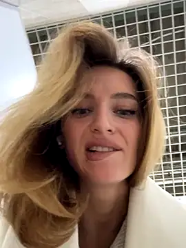 Snapshot of -AngelAri- chatting on 10/16/25, 06:09 -AngelAri- online show from 10/16/25, 06:09