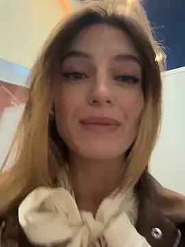 Snapshot of -AngelAri- chatting on 10/24/25, 09:06 -AngelAri- online show from 10/24/25, 09:06