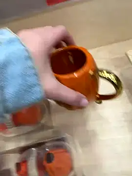 Snapshot of -AngelAri- chatting on 10/28/25, 09:06 -AngelAri- online show from 10/28/25, 09:06