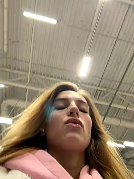 Snapshot of -AngelAri- chatting on 11/06/25, 06:09 -AngelAri- online show from 11/06/25, 06:09