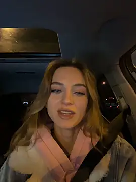 Snapshot of -AngelAri- chatting on 11/10/25, 09:03 -AngelAri- online show from 11/10/25, 09:03