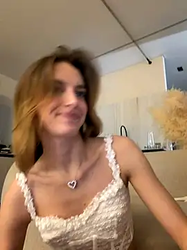 Snapshot of -AngelAri- chatting on 11/15/25, 09:11 -AngelAri- online show from 11/15/25, 09:11