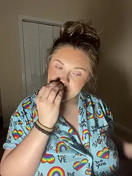 Snapshot of daddyarimm chatting on 11/18/25, 10:47 daddyarimm online show from 11/18/25, 10:47