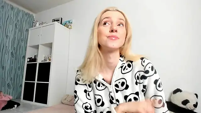 KenzieDawton online show from 11/12/25, 04:24