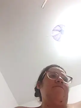 Snapshot of karlythoth@xh chatting on 10/26/25, 07:42 karlythothxh online show from 10/26/25, 07:42