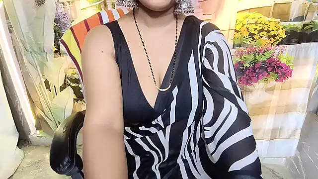 Snapshot of MAN-MOHINI-21 chatting on 10/18/25, 05:03 MAN-MOHINI-21 online show from 10/18/25, 05:03
