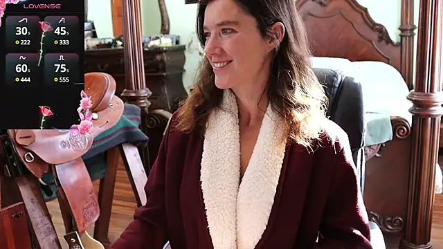 Snapshot of thornburyrose chatting on 02/17/25, 08:26 thornburyrose online show from 02/17/25, 08:26