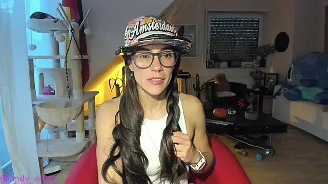 Snapshot of tinny_williams chatting on 10/09/25, 05:38 tinny williams online show from 10/09/25, 05:38