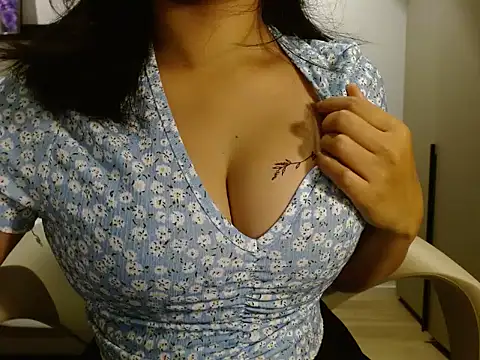 aahna33 online show from 10/26/25, 06:52