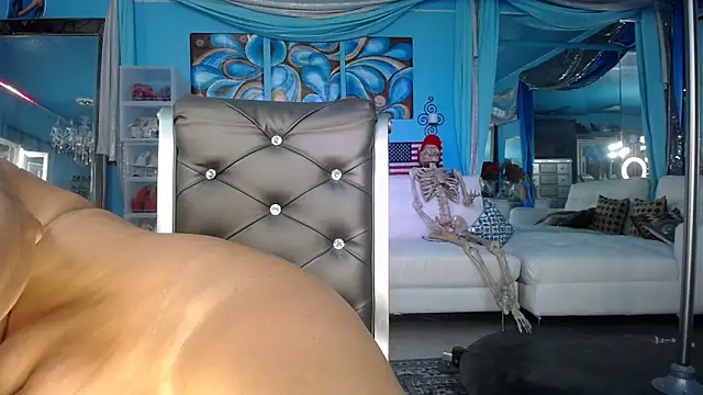 Snapshot of ADRIANNA_FOX chatting on 10/09/25, 09:40 ADRIANNA FOX online show from 10/09/25, 09:40