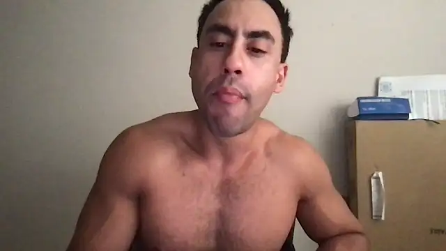 Snapshot of BigGuyMuscle chatting on 01/31/25, 01:02 BigGuyMuscle online show from 01/31/25, 01:02