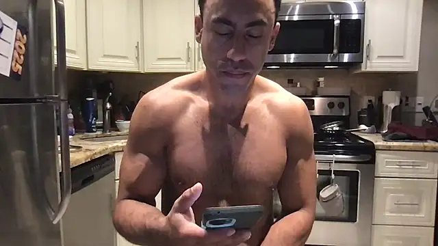 Snapshot of BigGuyMuscle chatting on 02/04/25, 10:45 BigGuyMuscle online show from 02/04/25, 10:45