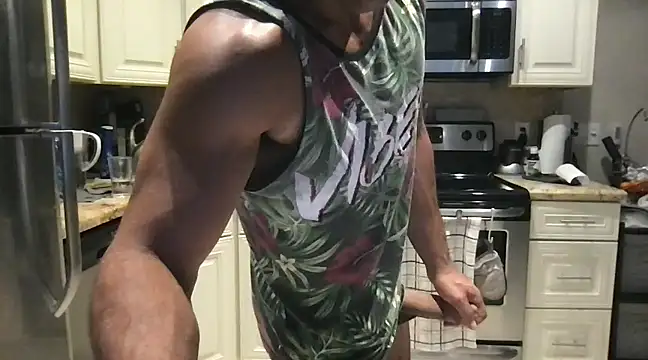 Snapshot of BigGuyMuscle chatting on 02/13/25, 09:27 BigGuyMuscle online show from 02/13/25, 09:27