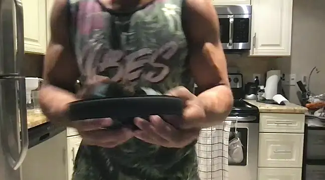 Snapshot of BigGuyMuscle chatting on 02/14/25, 12:30 BigGuyMuscle online show from 02/14/25, 12:30