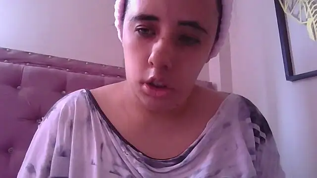 Snapshot of annarose19 chatting on 09/16/25, 05:47 annarose19 online show from 09/16/25, 05:47