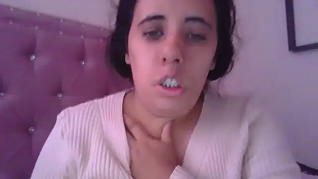 Snapshot of annarose19 chatting on 10/14/25, 06:09 annarose19 online show from 10/14/25, 06:09