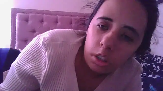 Snapshot of annarose19 chatting on 10/15/25, 07:03 annarose19 online show from 10/15/25, 07:03