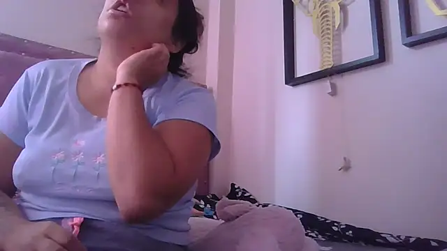 Snapshot of annarose19 chatting on 10/21/25, 07:47 annarose19 online show from 10/21/25, 07:47