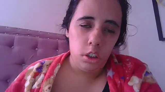 Snapshot of annarose19 chatting on 10/23/25, 06:06 annarose19 online show from 10/23/25, 06:06