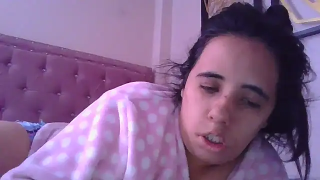 Snapshot of annarose19 chatting on 10/28/25, 06:21 annarose19 online show from 10/28/25, 06:21