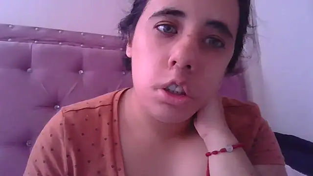 Snapshot of annarose19 chatting on 11/05/25, 05:35 annarose19 online show from 11/05/25, 05:35