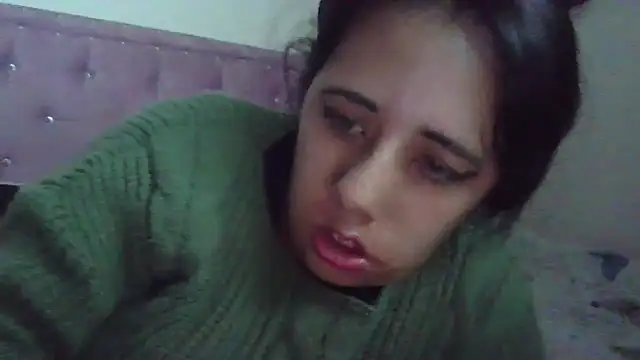 Snapshot of annarose19 chatting on 11/15/25, 12:08 annarose19 online show from 11/15/25, 12:08