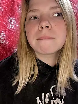 Zuli Kiska online show from 03/22/25, 09:31