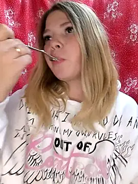 Zuli Kiska online show from 10/02/25, 10:44