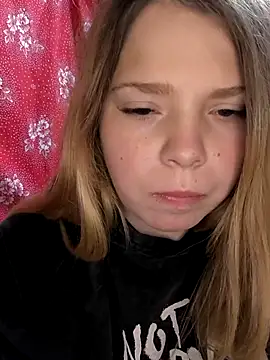 Zuli Kiska online show from 10/22/25, 08:08