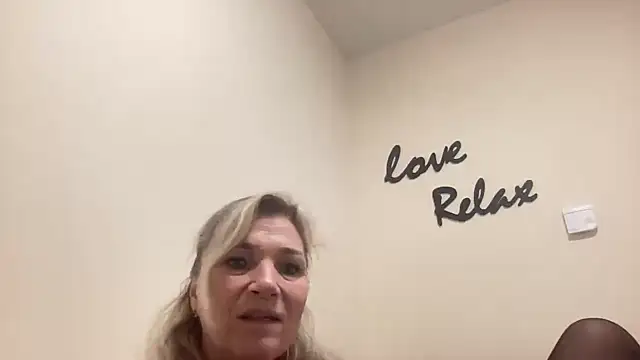 Snapshot of Jolandexxx chatting on 11/01/25, 06:48 Jolandexxx online show from 11/01/25, 06:48