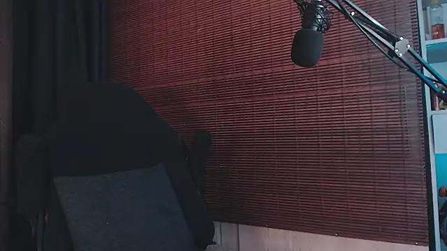 Snapshot of Artemis_Kazttman chatting on 03/16/25, 04:01 Artemis Kazttman online show from 03/16/25, 04:01