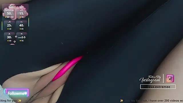 Snapshot of eva_cuper chatting on 11/17/25, 12:11 eva cuper online show from 11/17/25, 12:11