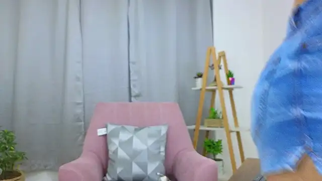 Snapshot of bella__adams chatting on 12/24/24, 01:06 bella adams online show from 12/24/24, 01:06