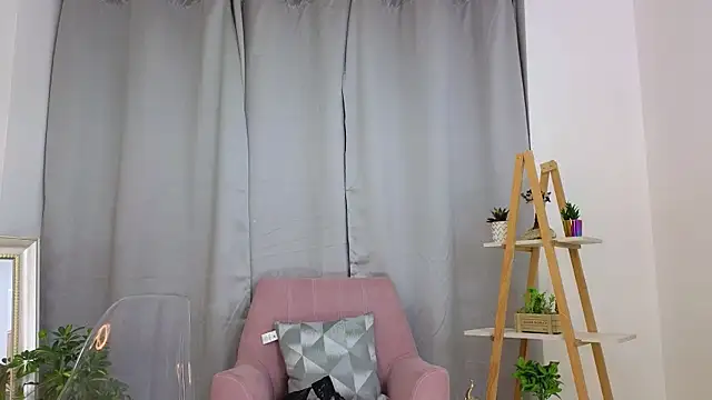 Snapshot of bella__adams chatting on 12/26/24, 11:35 bella adams online show from 12/26/24, 11:35