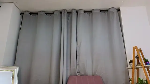 Snapshot of bella__adams chatting on 03/12/25, 11:44 bella adams online show from 03/12/25, 11:44
